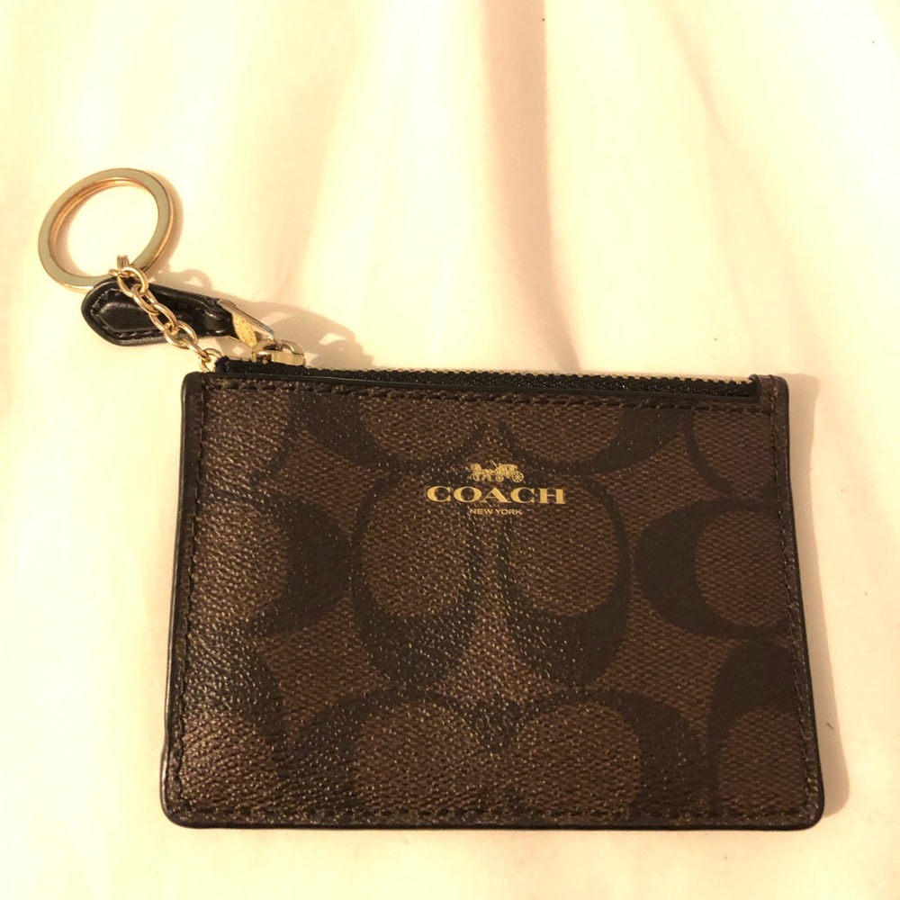 Coach id holder
